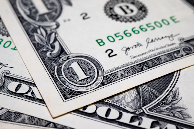 Empréstimo Consignado: Quando Vale a Pena e Quando é Cilada andrew dawes vklvrngkldq unsplash